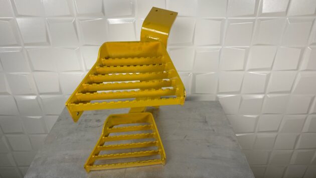 VOLVO  A40D  11192013 - ESCALERA IZQUIERDA