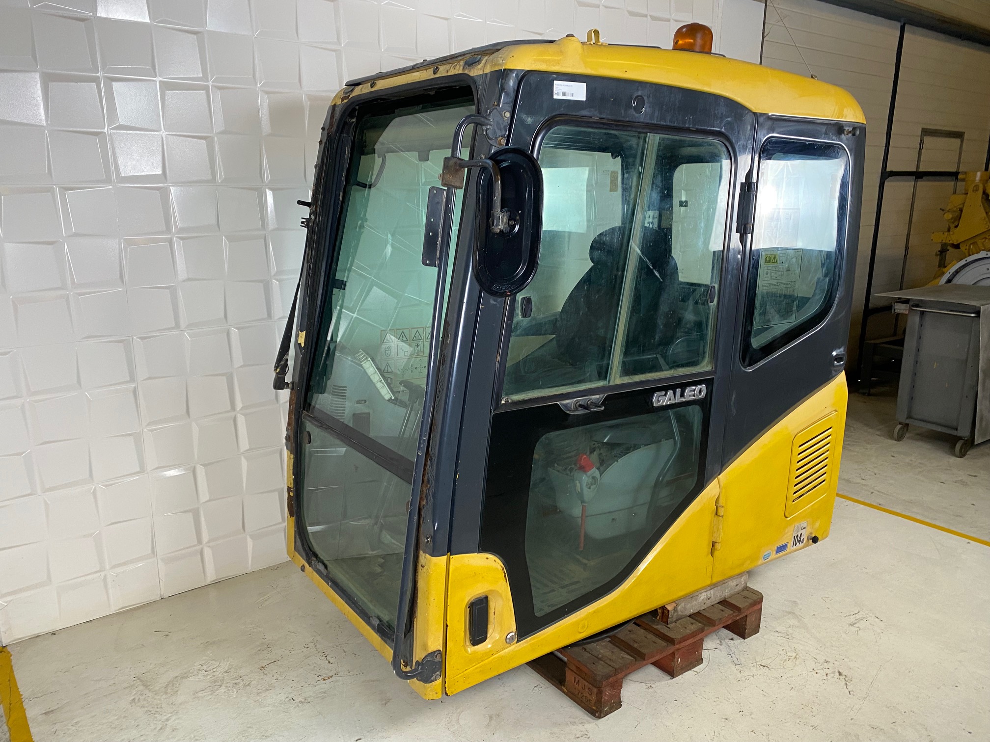 KOMATSU PC240NLC-7K 20Y-54-01151 - CABINA - Imagen 2