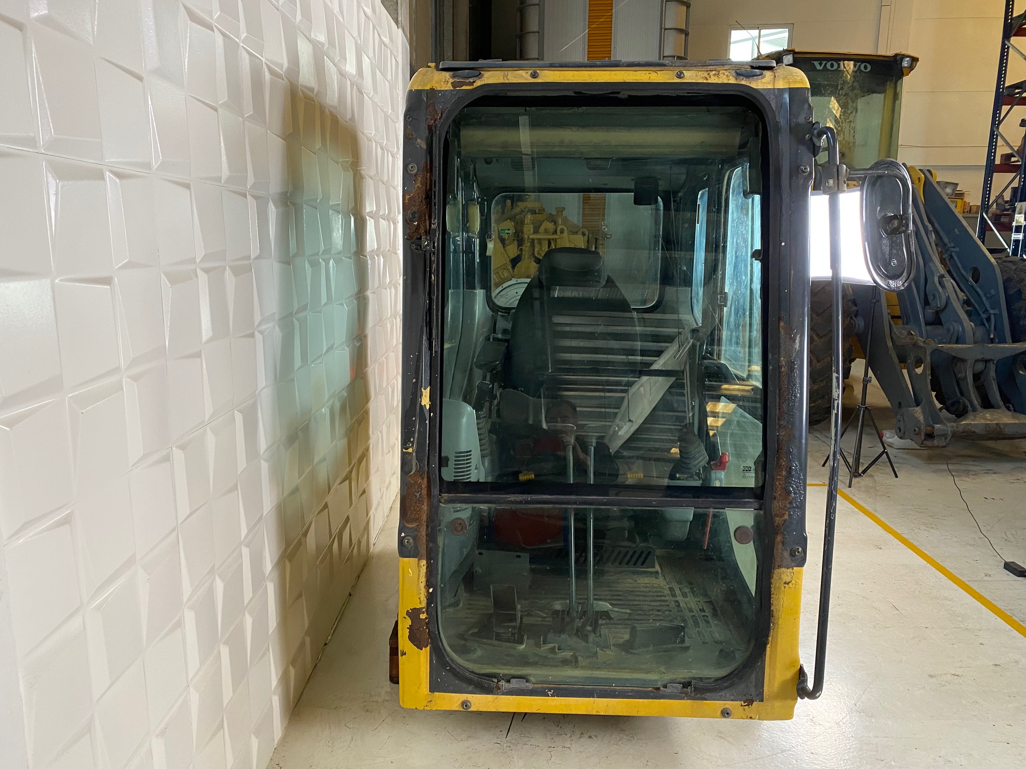 KOMATSU PC240NLC-7K 20Y-54-01151 - CABINA - Imagen 3