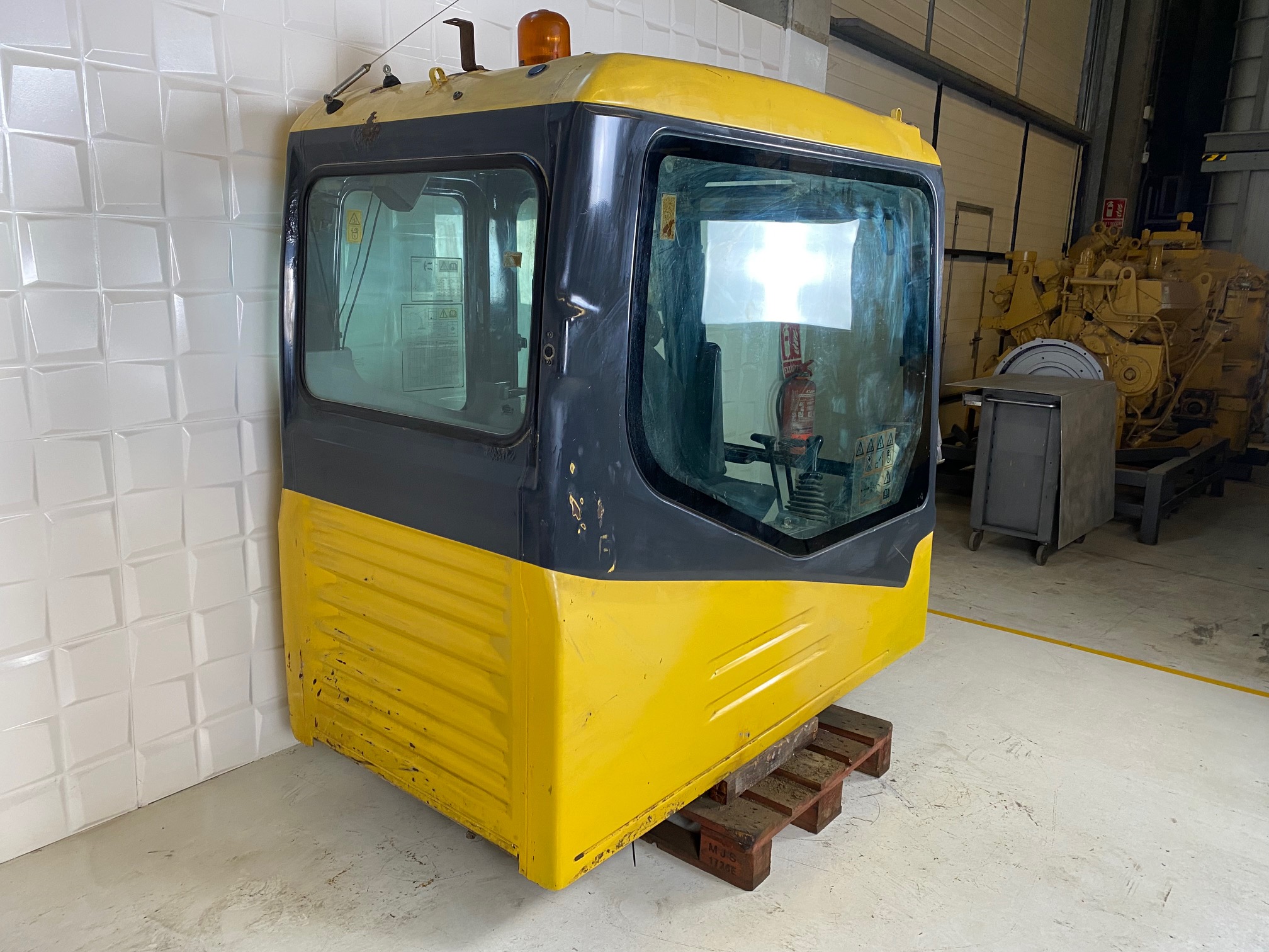KOMATSU PC240NLC-7K 20Y-54-01151 - CABINA - Imagen 6
