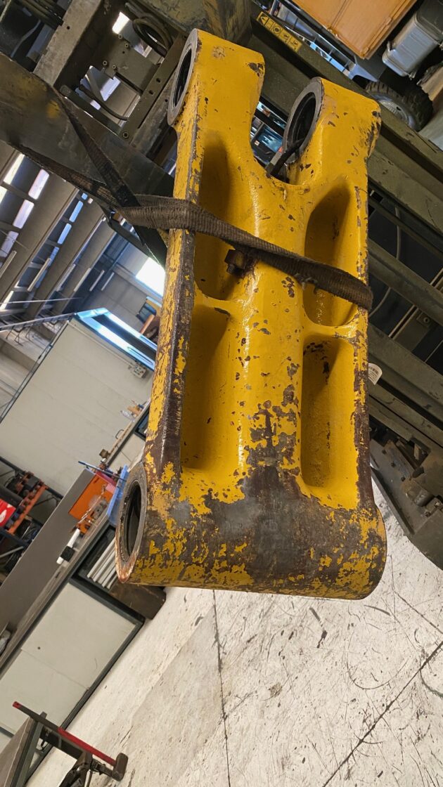 KOMATSU PC340NLC-6K - 207-70-53110 - CENTER LINK TO BUCKET