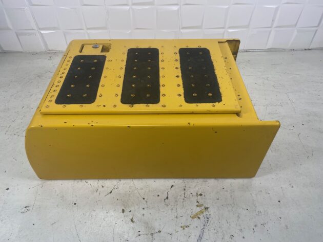 KOMATSU  PC210-8  20Y-54-78621 - CAJÓN DE BATERÍAS - Imagen 4