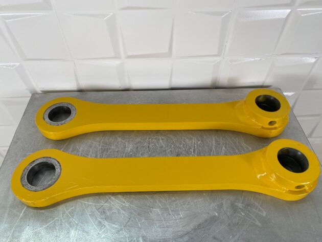 KOMATSU  PC210-8  205-70-73130 - BIELA PARALELA DE CAZO