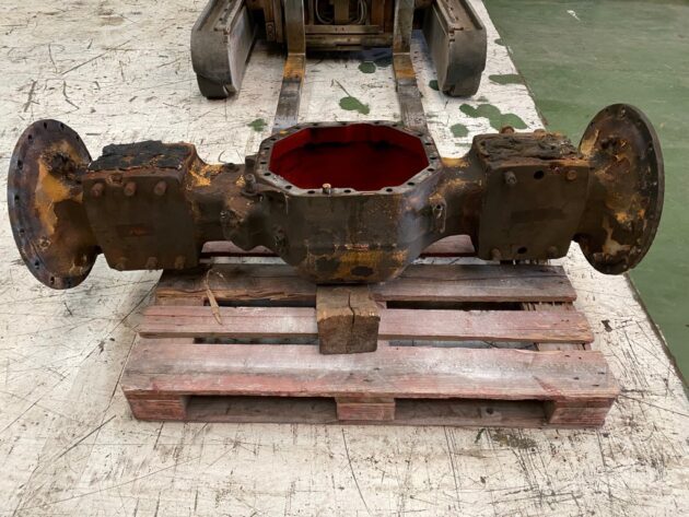VOLVO  L120E  11102777 - CARCASA DEL EJE DELANTERO - Imagen 6