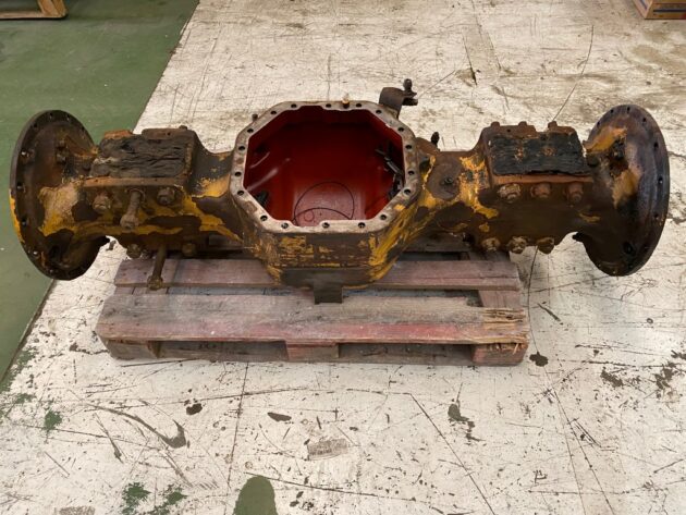 VOLVO  L120E  11102777 - CARCASA DEL EJE DELANTERO