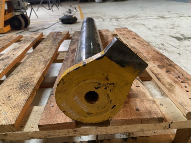 KOMATSU PC210-8 -  - PIN FOR GRABING THE BOOM TO THE CHASSIS - Image 3