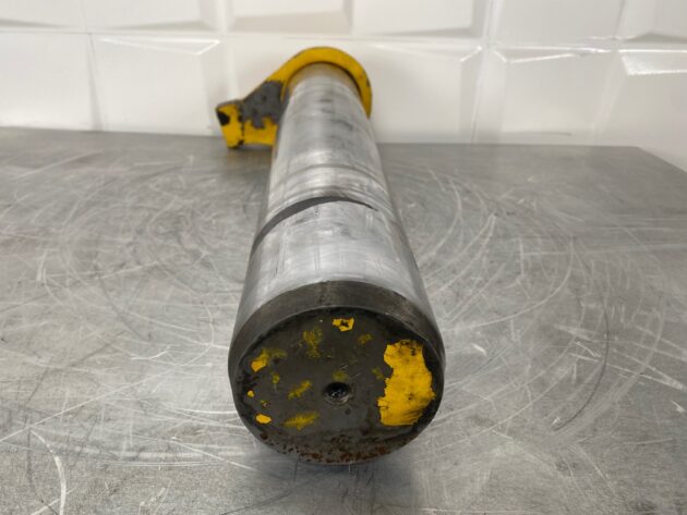 KOMATSU PC210-8 -  - PIN FOR GRABING THE BOOM TO THE ROCKER - Image 2