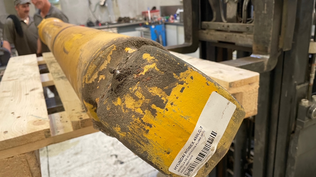 HYUNDAI ROBEX 450LC-7 - - BOOM CYLINDER - Image 2