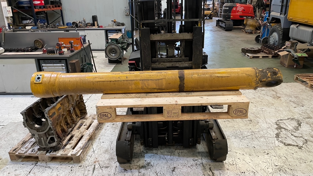 HYUNDAI ROBEX 450LC-7 - - BOOM CYLINDER