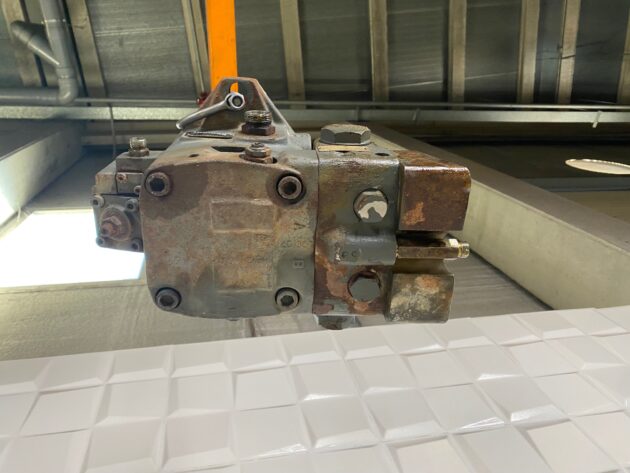 LIEBHERR  R934CHDSL LITRONIC  9073887 - MOTOR DE TRANSLACIÓN FMV100 - Imagen 7