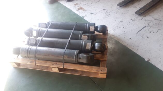 LIEBHERR  A904 IND.  9284658 - BOTELLA DE PATA ESTABILIZADORA