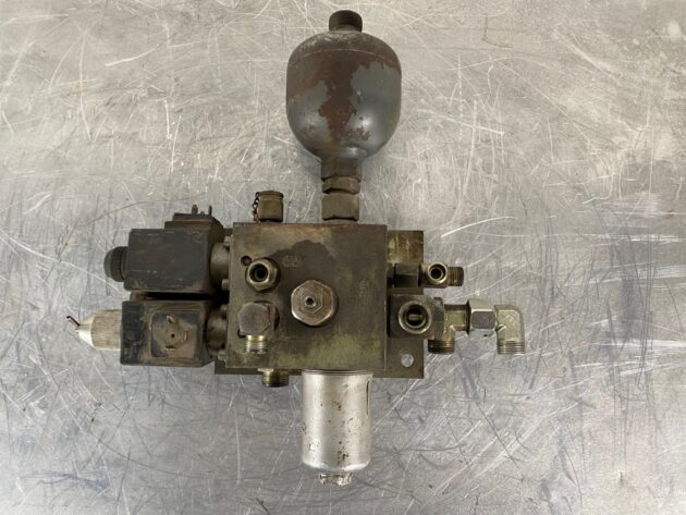 LIEBHERR  A904 IND.  9210914 - VALVULA DE PILOTAJE DE ACEITE CON ACUMULADOR - Imagen 6