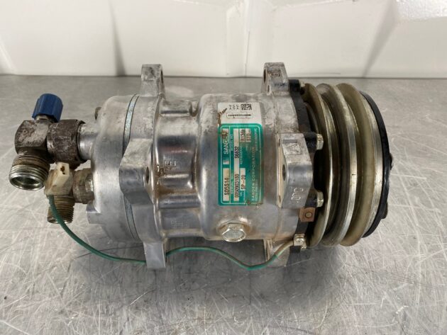 LIEBHERR  A904 IND.  5611989 - COMPRESOR DE AIRE ACONDICIONADO
