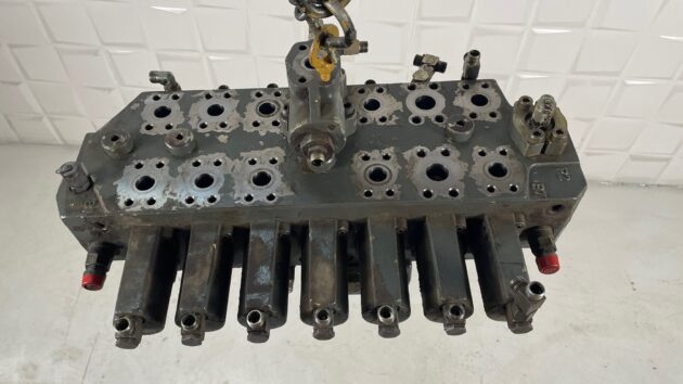 LIEBHERR  A904 IND.  5010520 - DISTRIBUIDOR PRINCIPAL