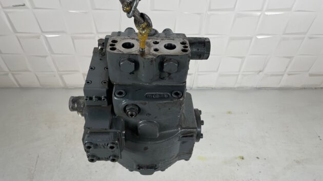 LIEBHERR  A904 IND.  9073810 - MOTOR DE TRANSLACIÓN LMV100 - Imagen 2