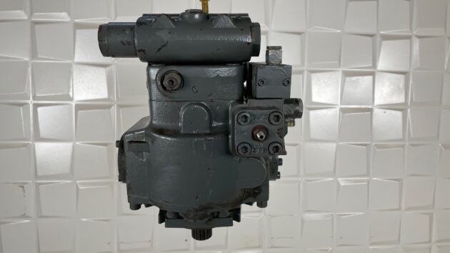 LIEBHERR  A904 IND.  9073810 - MOTOR DE TRANSLACIÓN LMV100 - Imagen 4