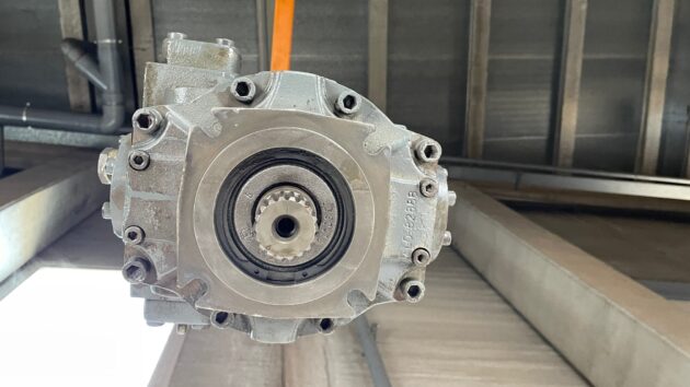LIEBHERR  A904 IND.  9073810 - MOTOR DE TRANSLACIÓN LMV100 - Imagen 7