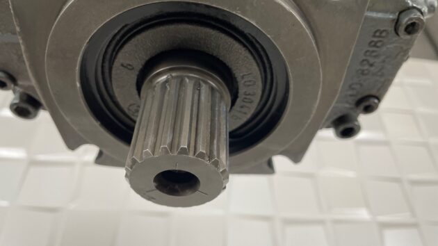 LIEBHERR  A904 IND.  9073810 - MOTOR DE TRANSLACIÓN LMV100 - Imagen 8