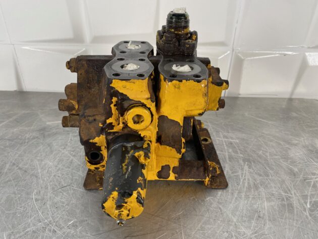 VOLVO  A30C  11063348 - DISTRIBUIDOR PRINCIPAL - Imagen 2