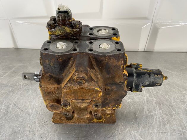 VOLVO  A30C  11063348 - DISTRIBUIDOR PRINCIPAL - Imagen 5