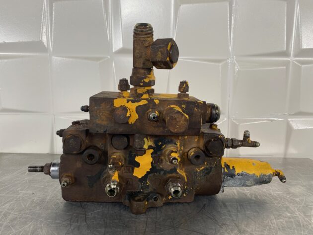 VOLVO  A30C  11053869 - DISTRIBUIDOR DE DIRECCIÓN - Imagen 4