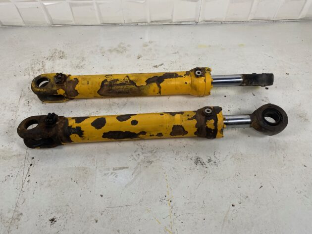VOLVO A30C - 11088154 - STEERING CYLINDER