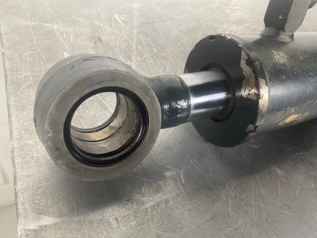 KOMATSU WA380-5H - 423-63-H1200 - STEERING CYLINDER - Image 6