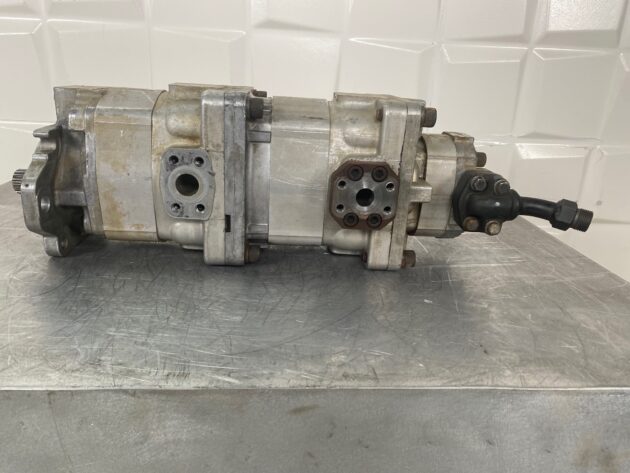 KOMATSU WA380-5H - 705-55-33080 - MAIN HYDRAULIC PUMP - Image 2