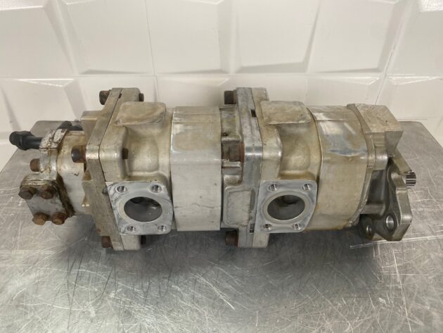 KOMATSU WA380-5H - 705-55-33080 - MAIN HYDRAULIC PUMP - Image 4