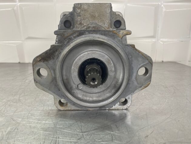KOMATSU WA380-5H - 705-51-31160 - STEERING PUMP - Image 3