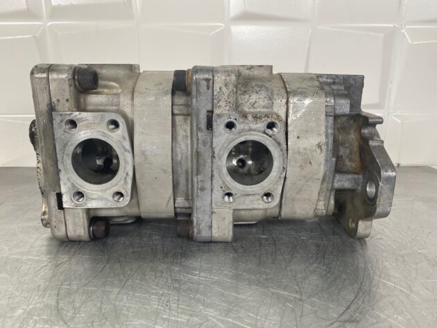 KOMATSU WA380-5H - 705-51-31160 - STEERING PUMP - Image 4