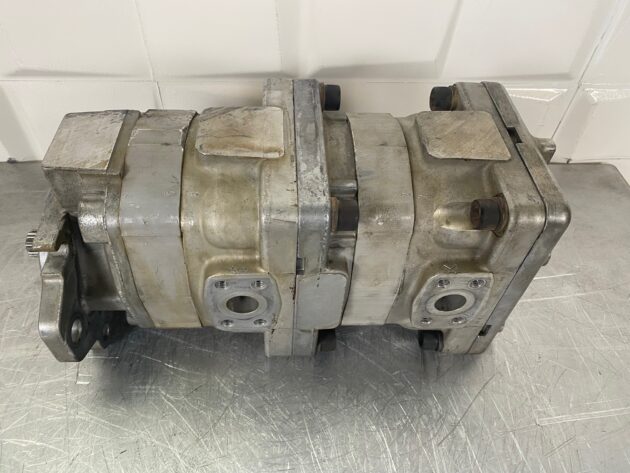 KOMATSU WA380-5H - 705-51-31160 - STEERING PUMP