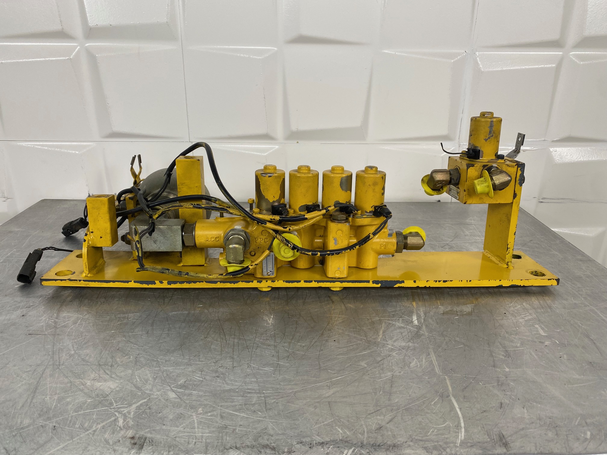 KOMATSU PC600-7 209-60-77240 / 209-60-77230 - DISTRIBUIDOR ELÉCTRICO - Imagen 2