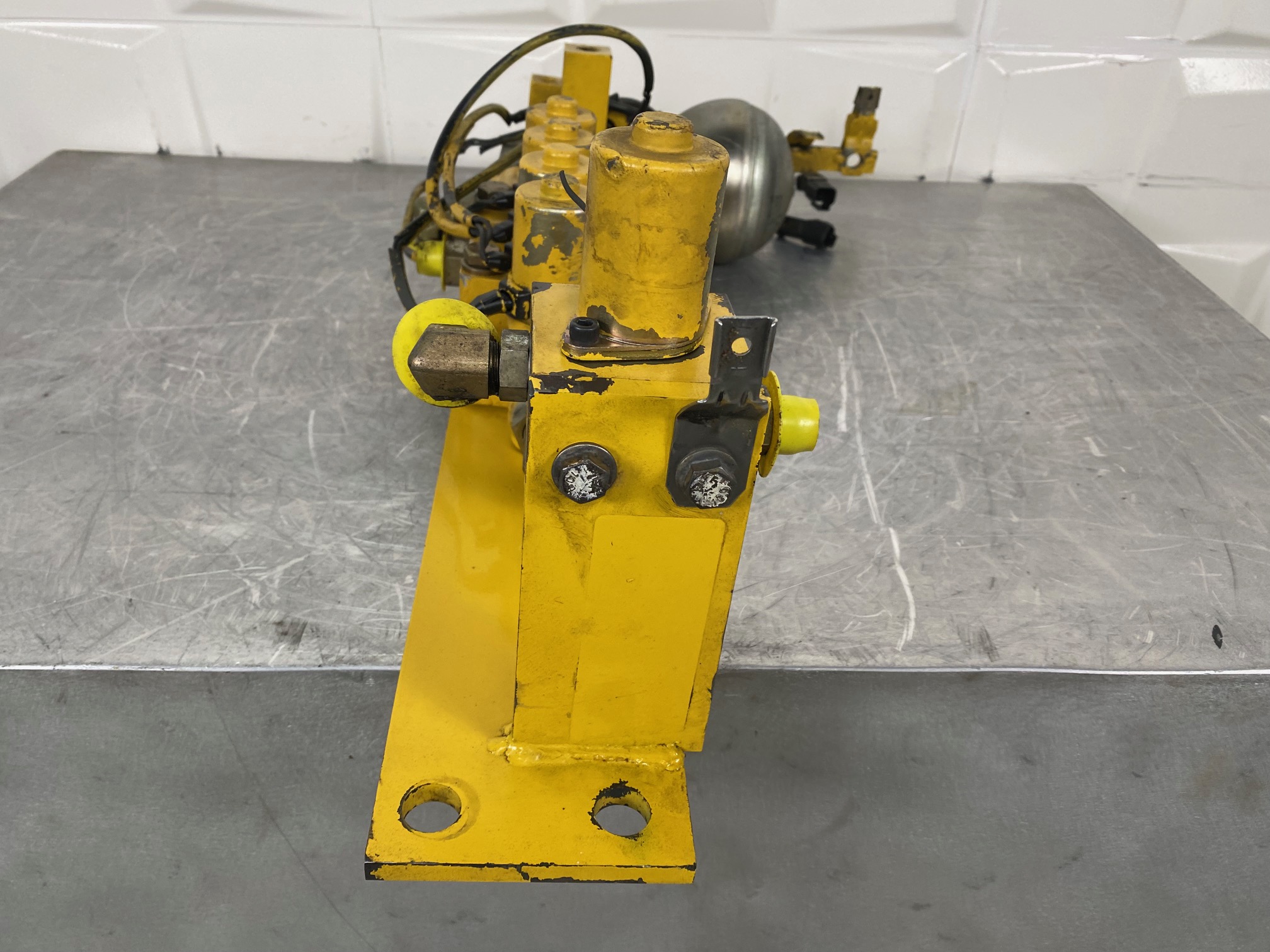 KOMATSU PC600-7 209-60-77240 / 209-60-77230 - DISTRIBUIDOR ELÉCTRICO - Imagen 3