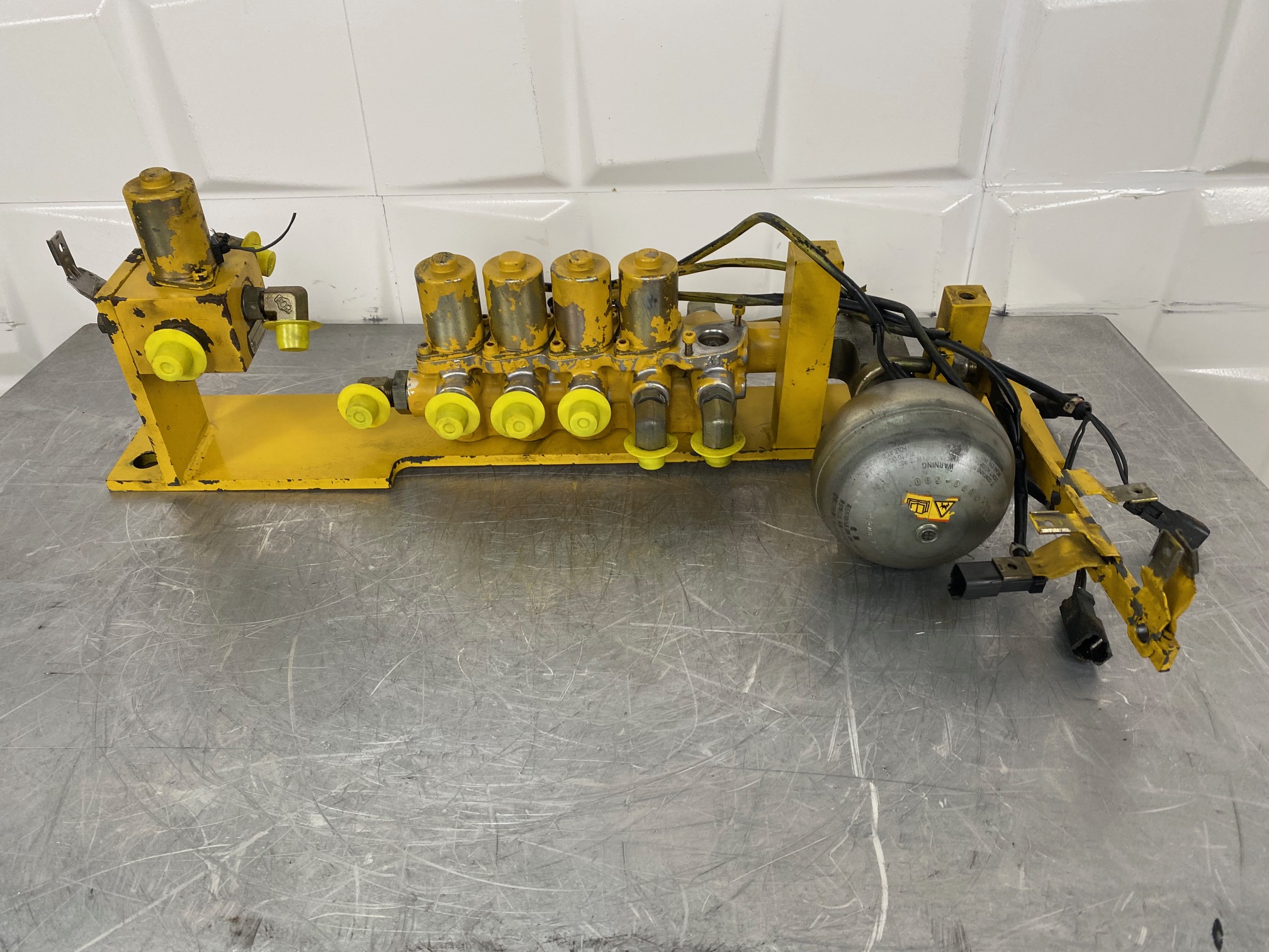 KOMATSU PC600-7 209-60-77240 / 209-60-77230 - DISTRIBUIDOR ELÉCTRICO - Imagen 4