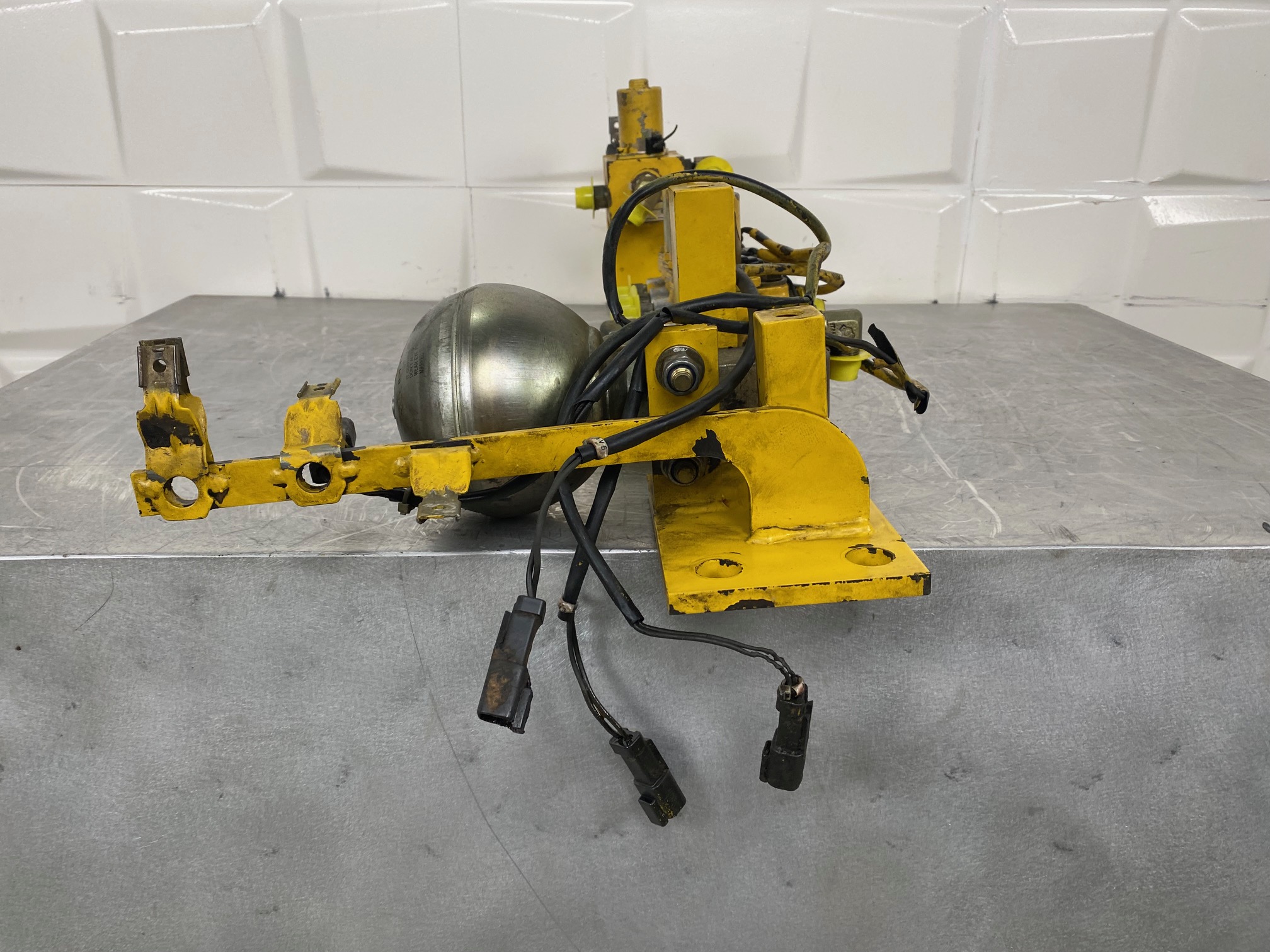 KOMATSU PC600-7 209-60-77240 / 209-60-77230 - DISTRIBUIDOR ELÉCTRICO - Imagen 5