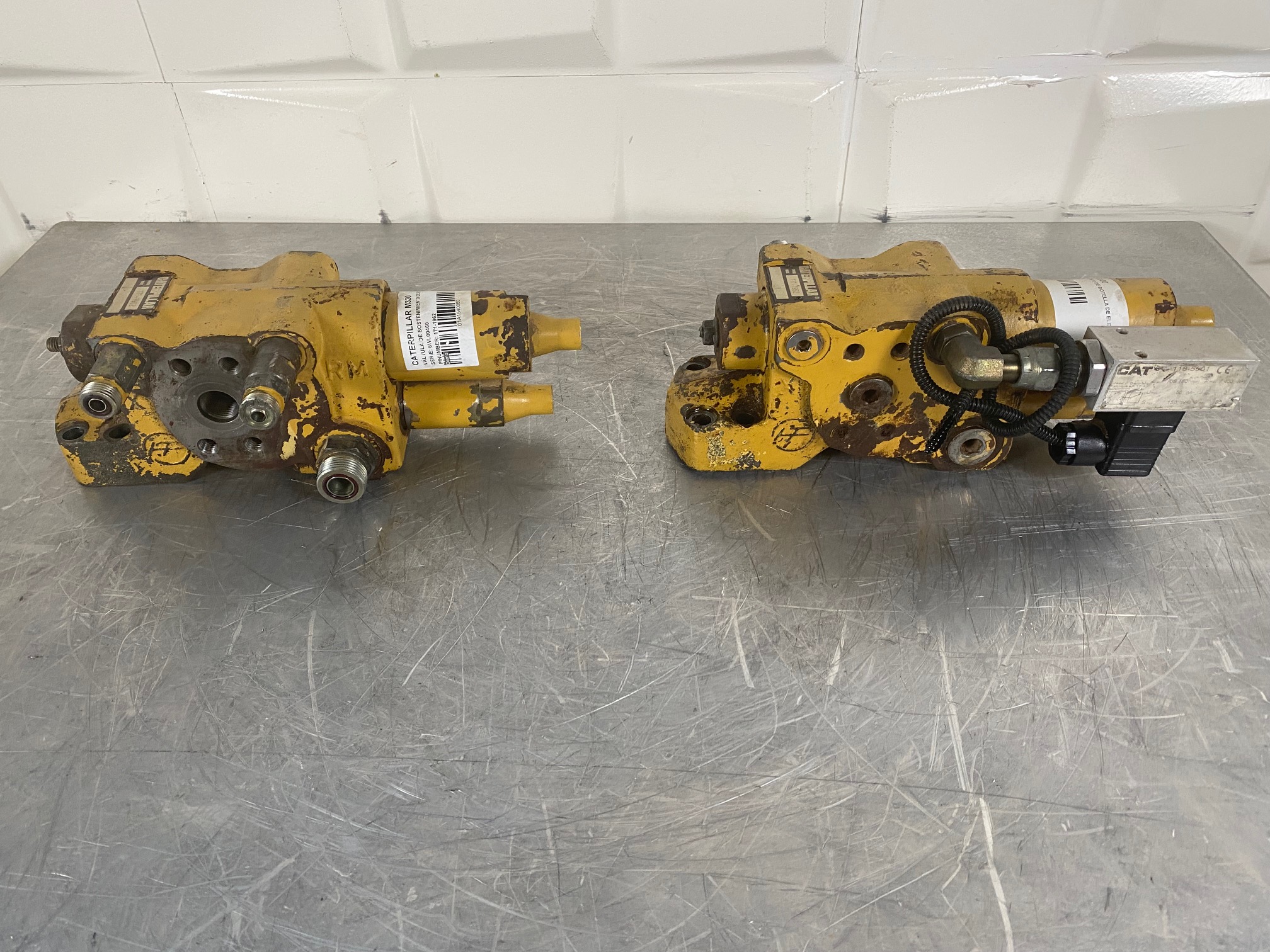 CATERPILLAR M320 171-1962 - VÁLVULA DE SOSTENIMIENTO DE BOTELLA DE ELEVACIÓN PLUMA - Imagen 3