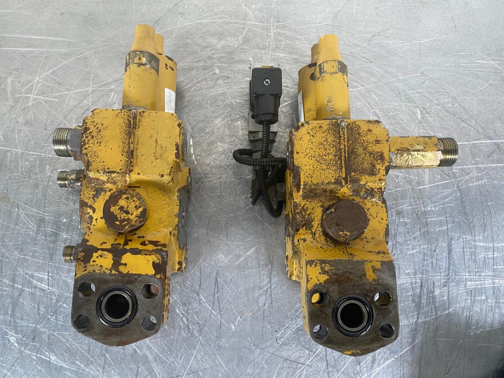 CATERPILLAR M320 171-1962 - VÁLVULA DE SOSTENIMIENTO DE BOTELLA DE ELEVACIÓN PLUMA - Imagen 7