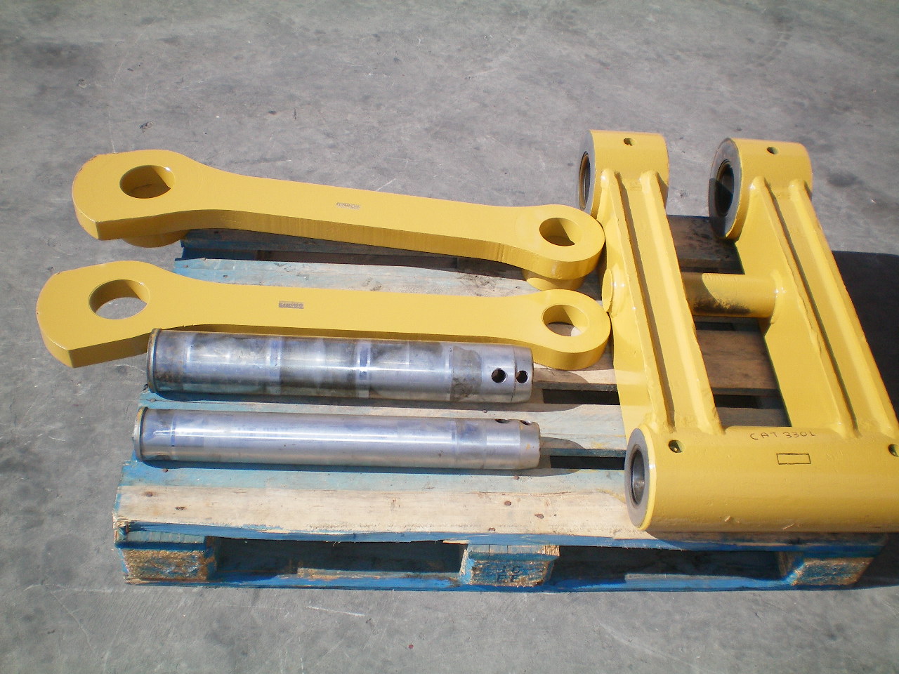 CATERPILLAR 330L - - SMALL PIN OF THE CENTRAL BUCKET CONNECTING ROD
