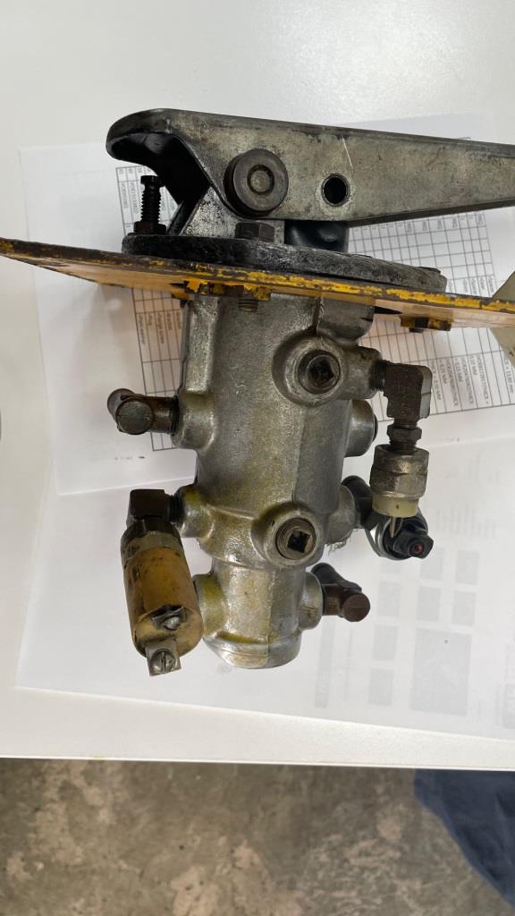 VOLVO 4400 11000246 - CONJUNTO PEDAL DE FRENO CON VÁLVULA - Imagen 2