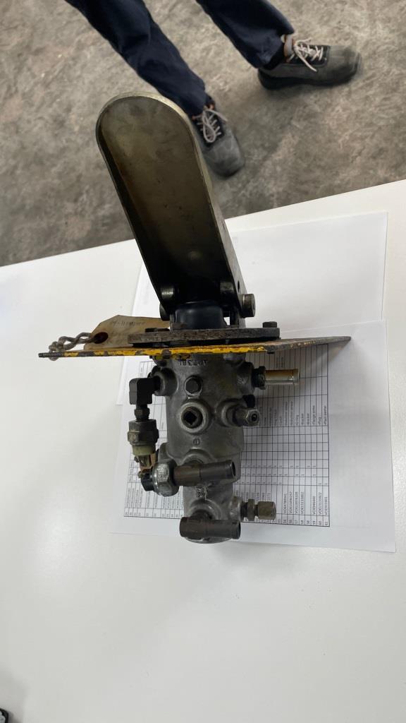 VOLVO 4400 11000246 - CONJUNTO PEDAL DE FRENO CON VÁLVULA - Imagen 4