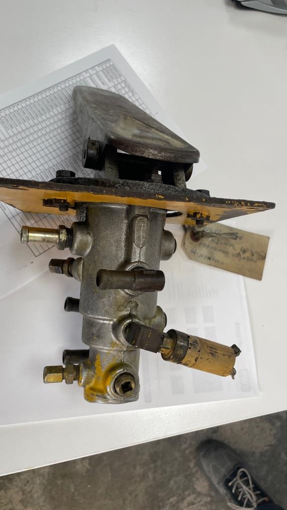 VOLVO 4400 11000246 - CONJUNTO PEDAL DE FRENO CON VÁLVULA