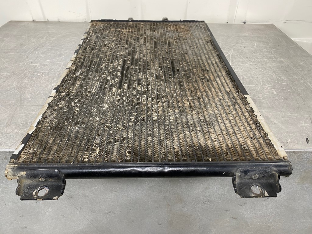 KOMATSU PC240NLC-7K 20Y-979-6131 - RADIADOR DE AIRE ACONDICIONADO - Imagen 3