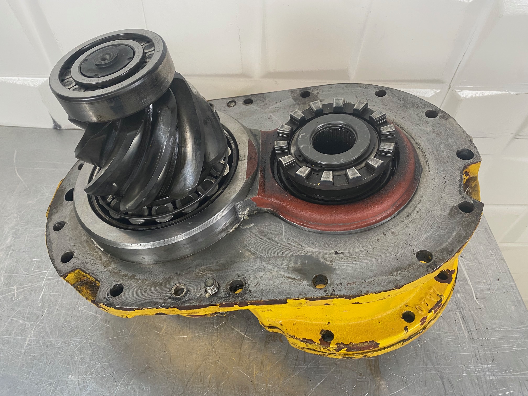 VOLVO A35 4870487 - CARCASA REDUCTORA CON PIÑONES DEL DIFERENCIAL INTERMEDIARIO
