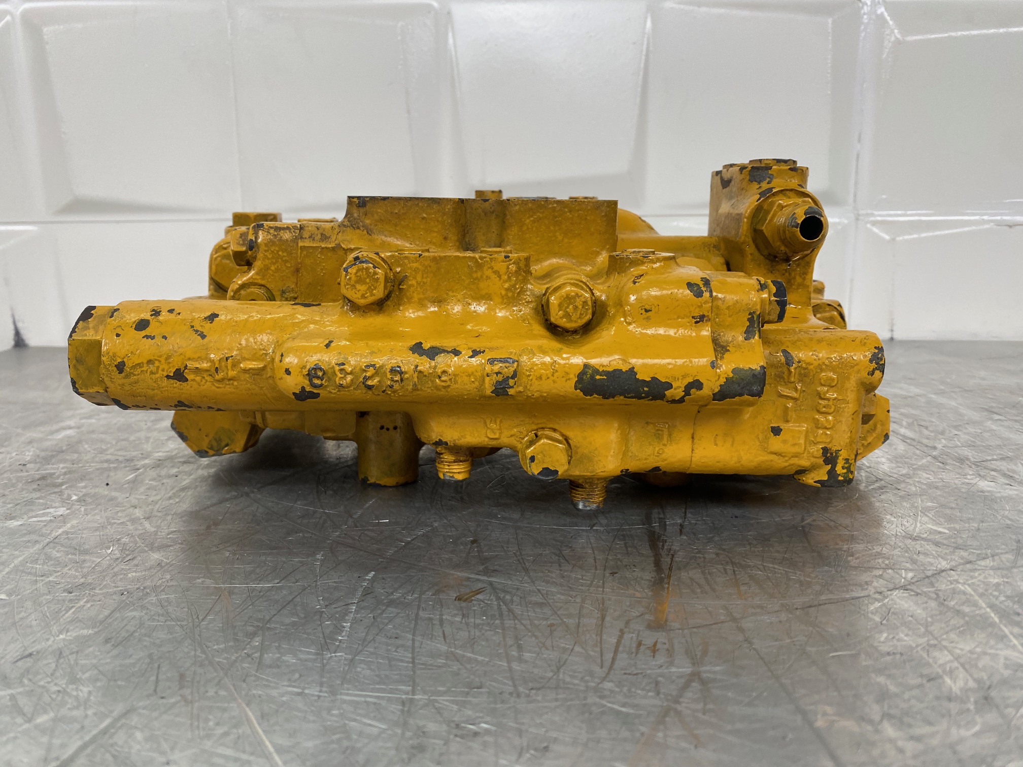 CATERPILLAR 930 8J-0508 - VÁLVULA DIRECCIONAL REVISADA - Imagen 2