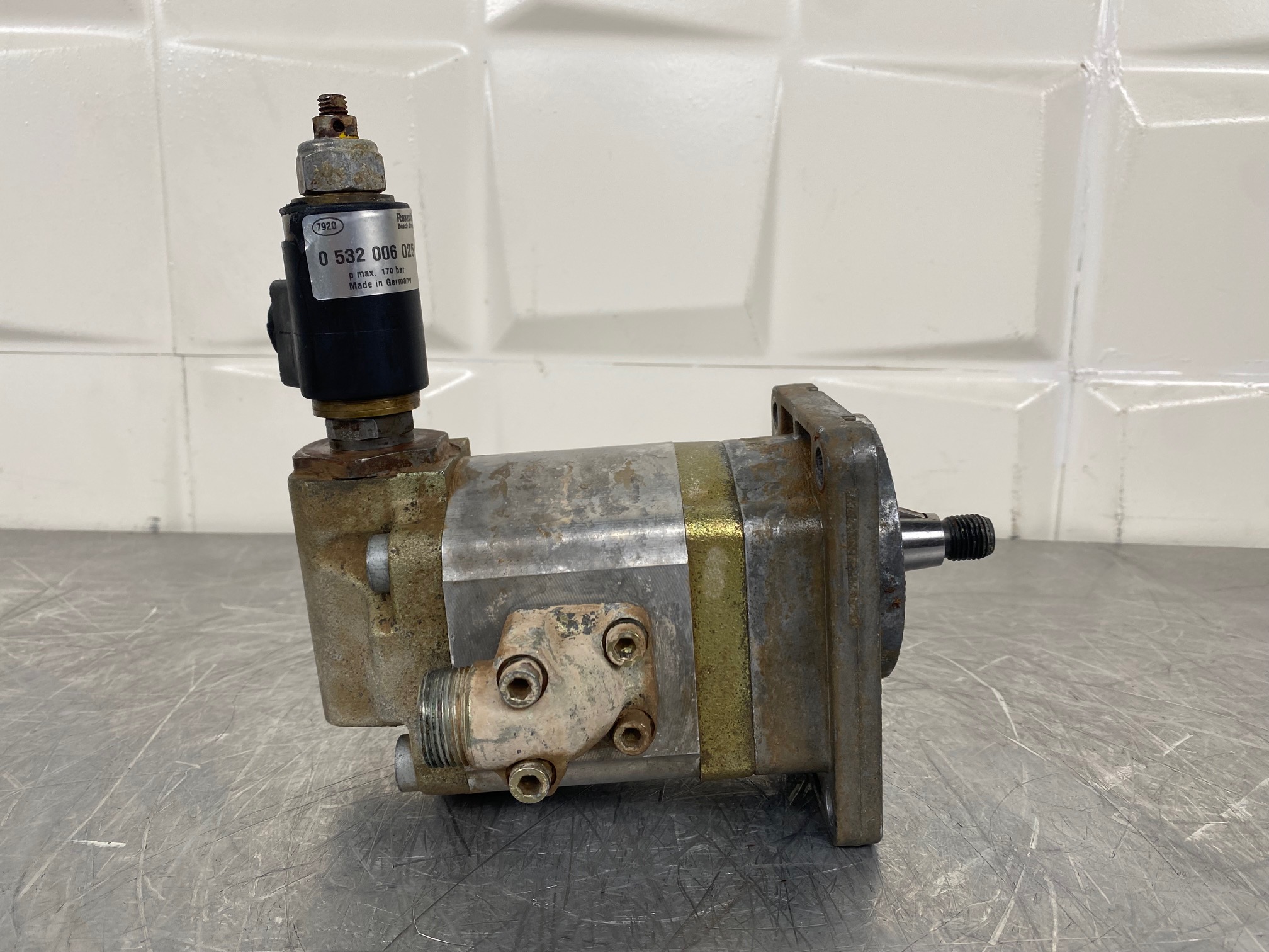 LIEBHERR L574 - 5716676 - FAN MOTOR - Image 2