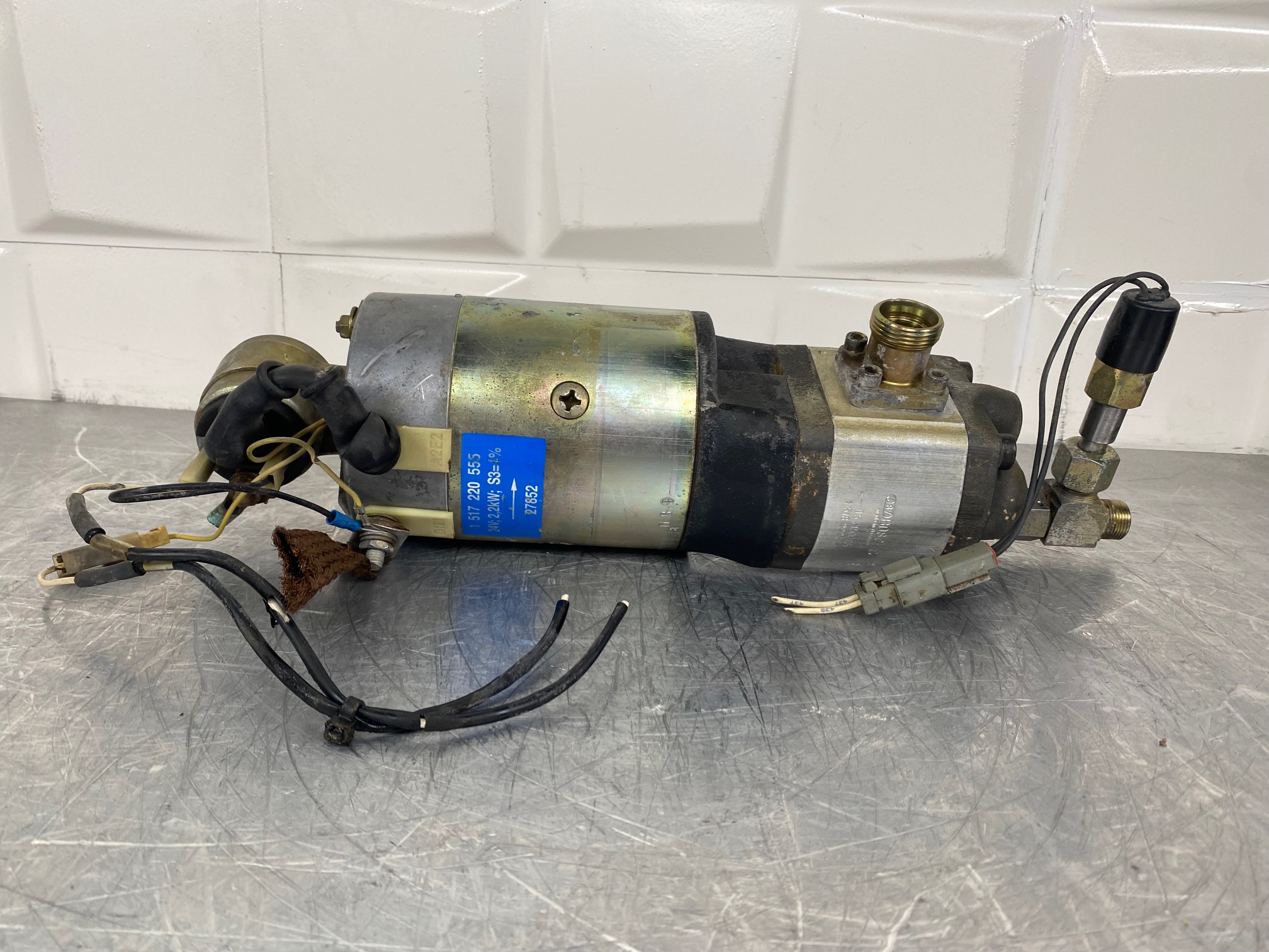 LIEBHERR L574 - 10014829 - STEERING AUXILIARY MOTOR - Image 2