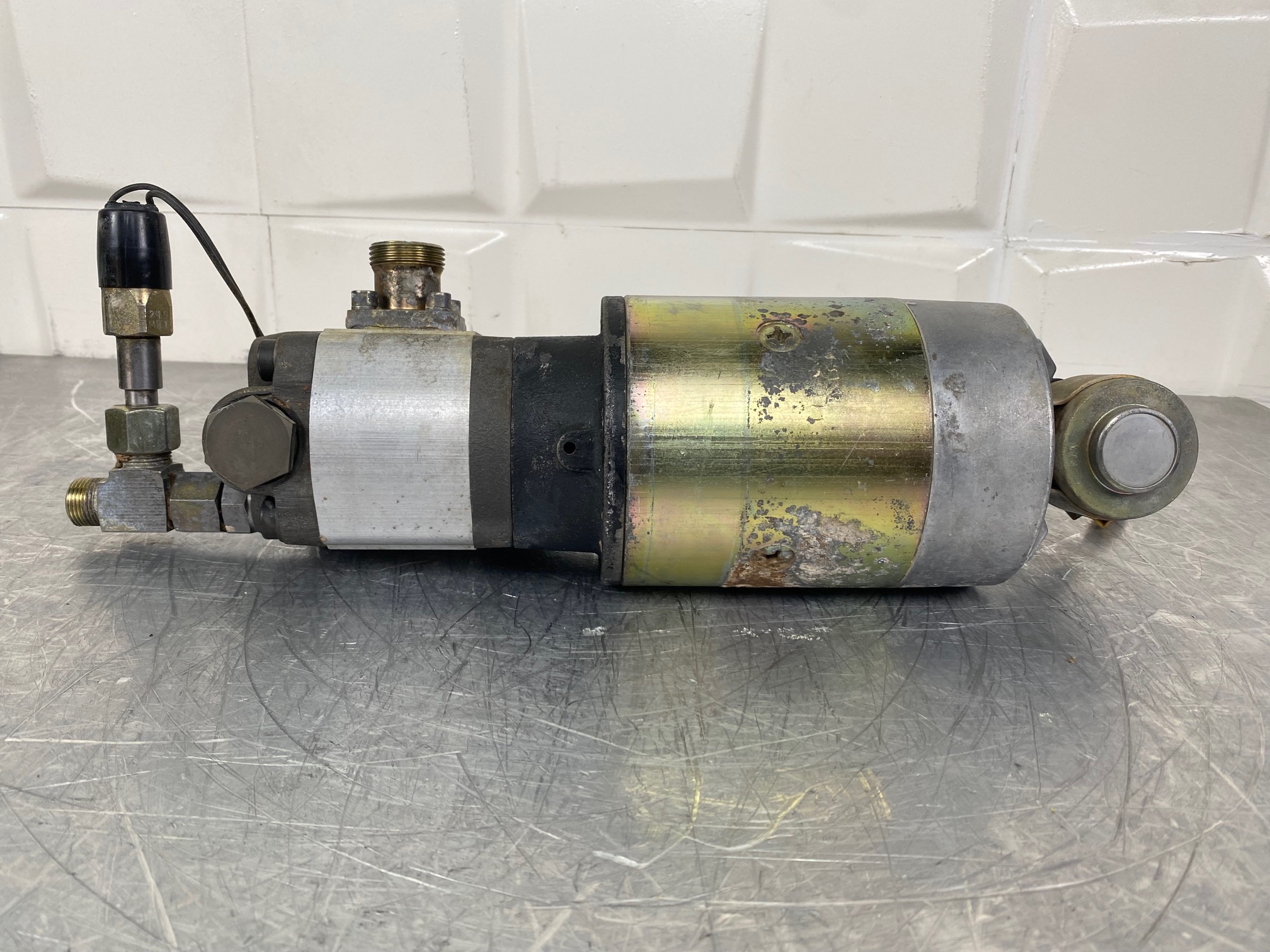 LIEBHERR L574 - 10014829 - STEERING AUXILIARY MOTOR - Image 3