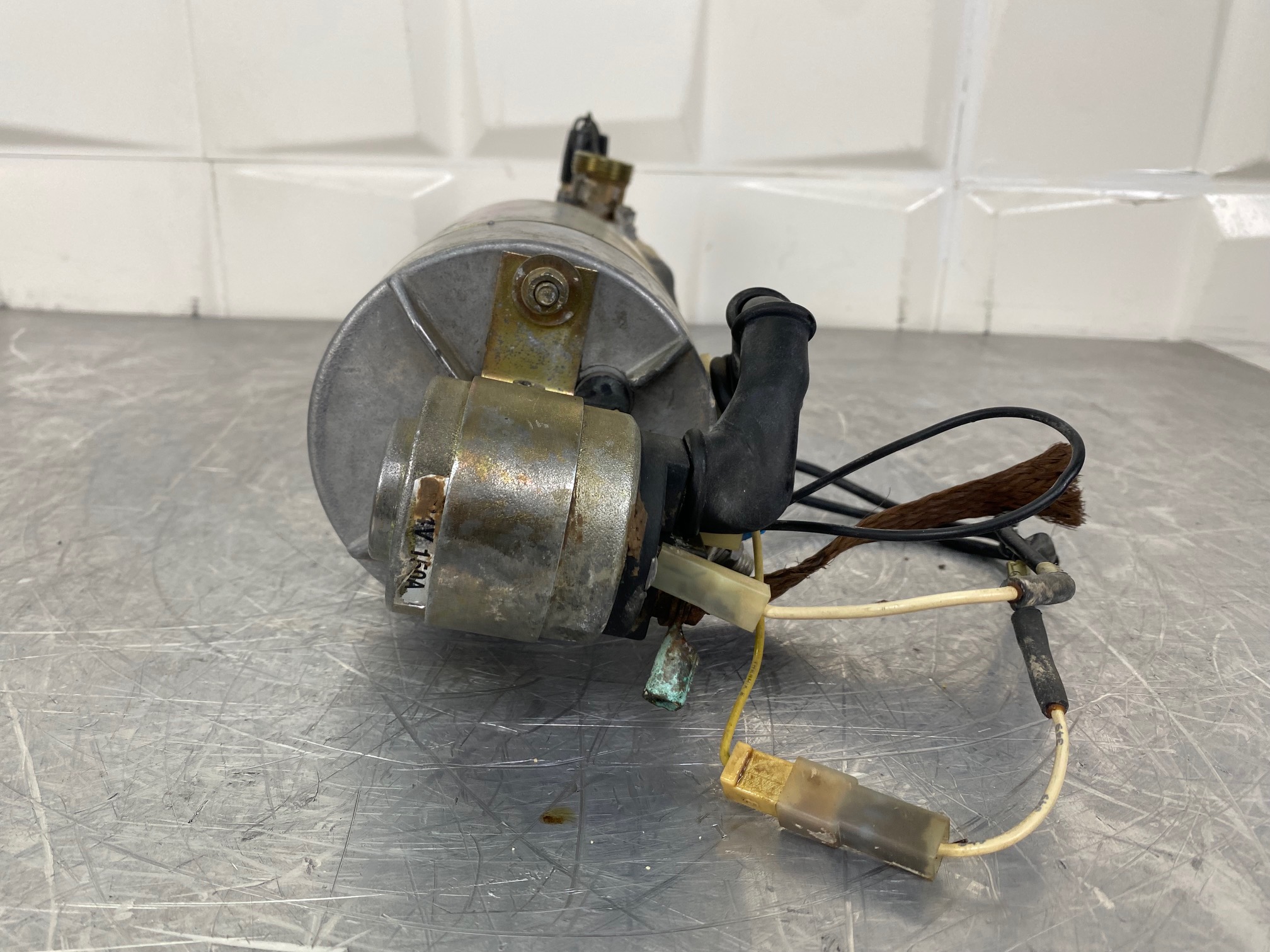 LIEBHERR L574 - 10014829 - STEERING AUXILIARY MOTOR - Image 4