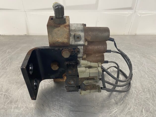 KOMATSU WA380-5H - 702-21-07410 - SERVICE SOLENID VALVE - Image 4